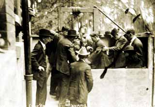 Public hanging platform